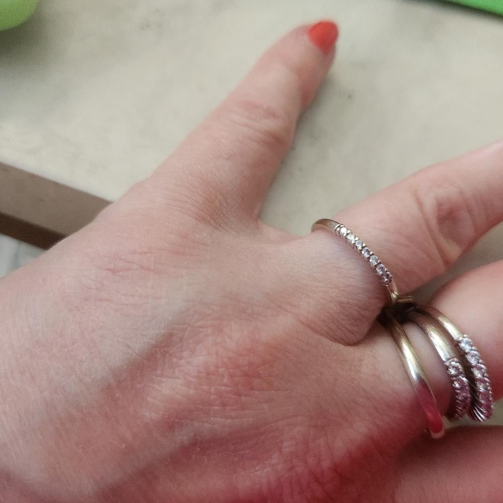 14kt sz 7 WHITE GOLD DIAMOND Band